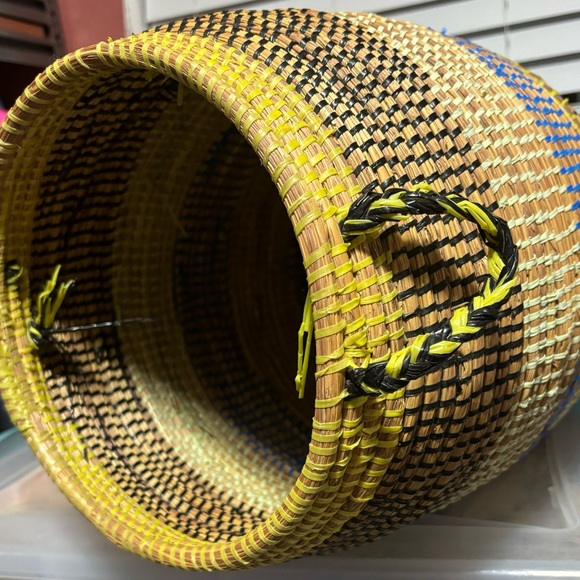 Sweet Grass Basket with Lid ,Senegal West Africa. - Picture 7 of 10